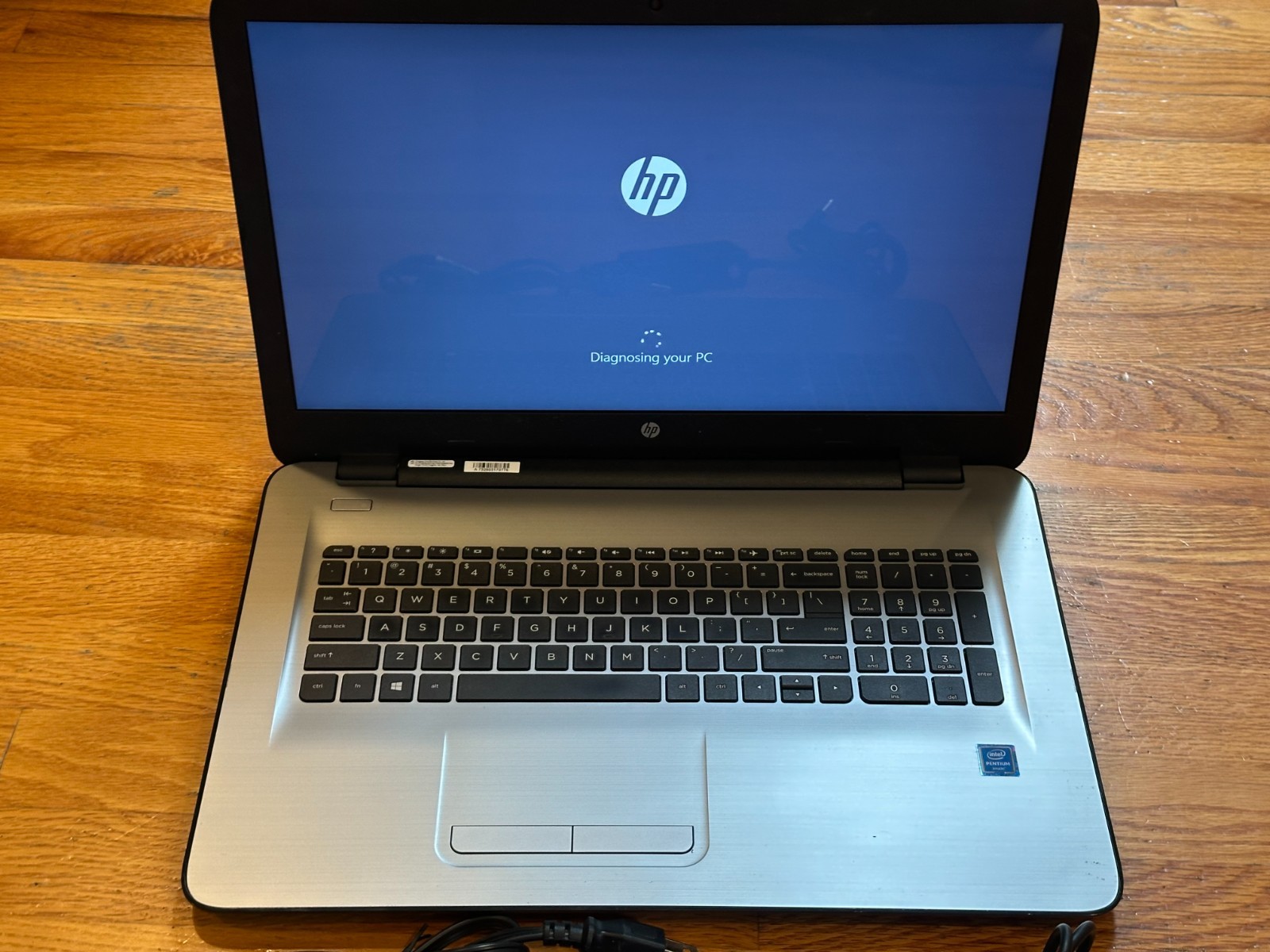 2016 HP Laptop Model 17-x027cy WITH Original Charger & Brand New Battery