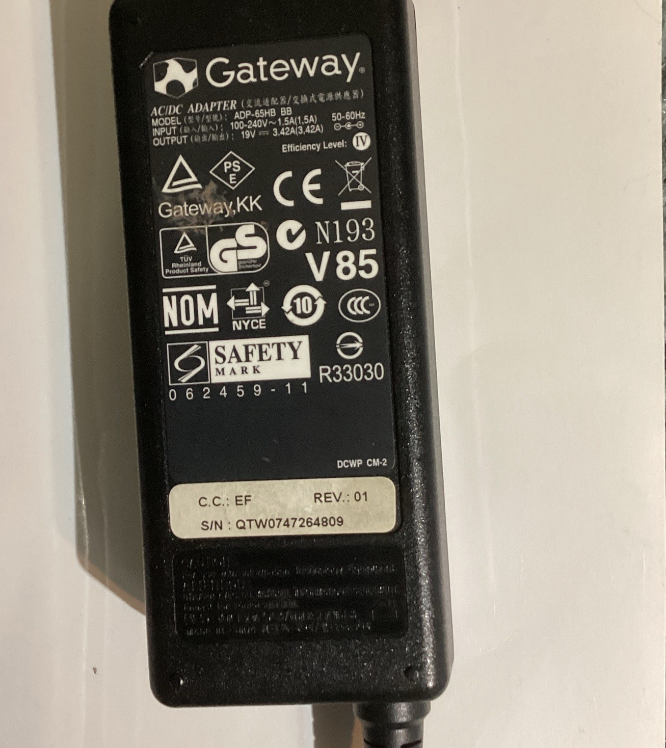 Gateway M-Series Laptop 250GB HD 2.2 GHz Intel Core 2 Duo Processor Linux Mint