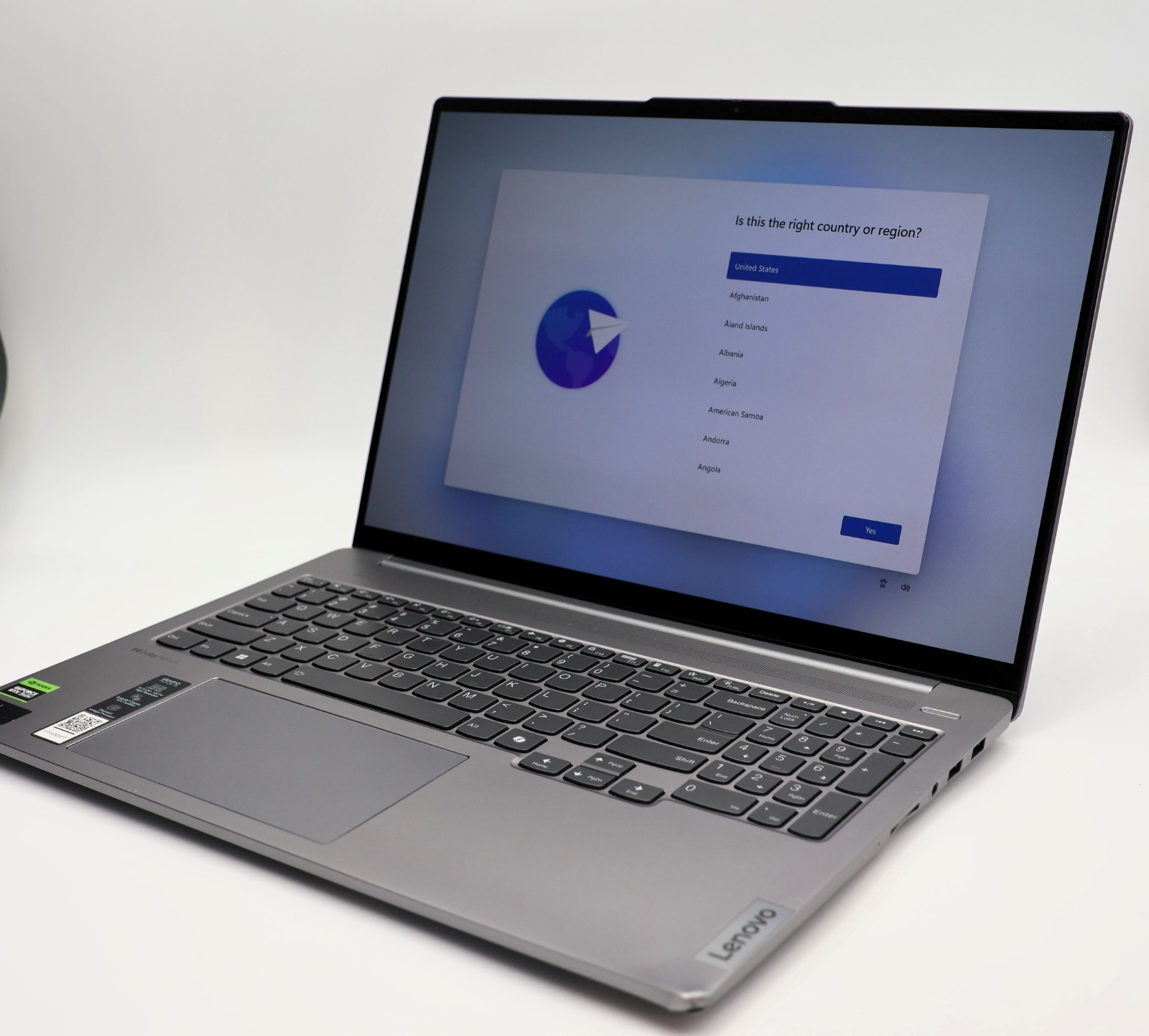 Lenovo IdeaPad Pro 5i 16″ 2K OLED Touch Intel Ultra 9 185H 32GB 1TB 4050 – Used