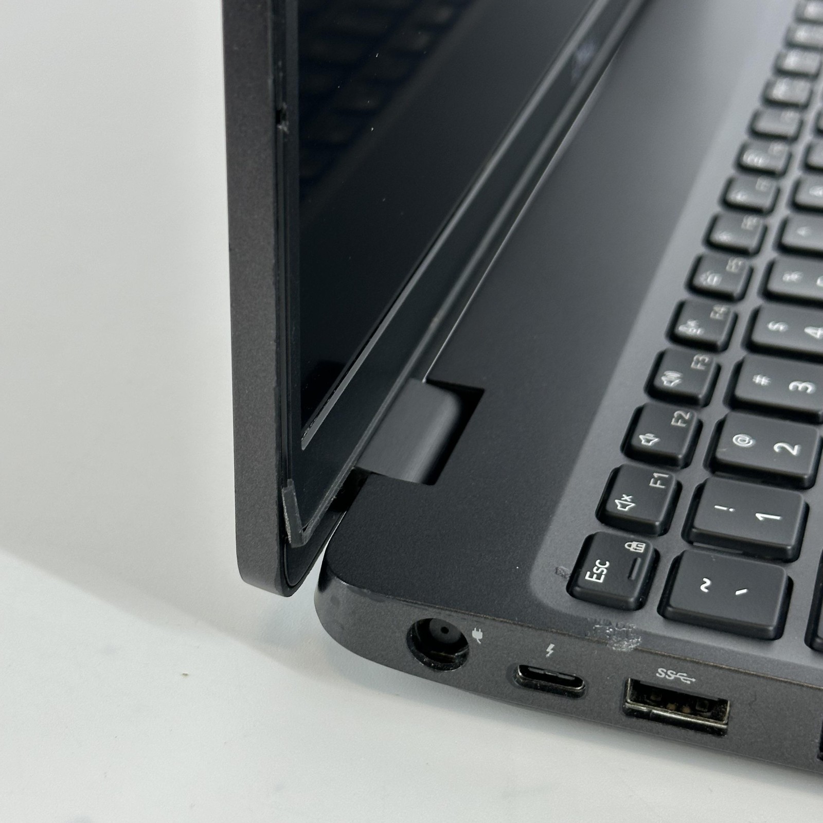 Dell Latitude 5501 15 Gray FHD i7-9850H 2.60GHz 48GB 512GB SSD Good BAD BATTERY