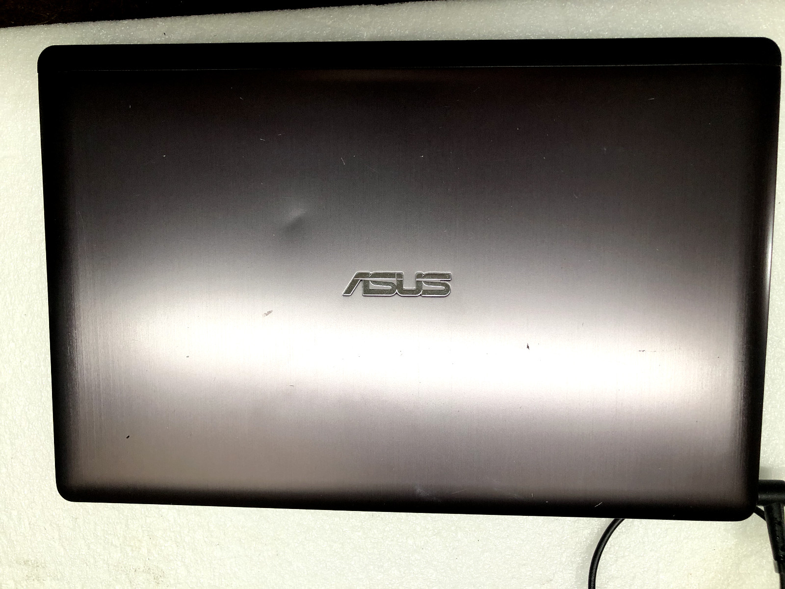Netbook Asus S200E-CT157H for parts ONLY. Screen, battery, Keyboard, Motherboard