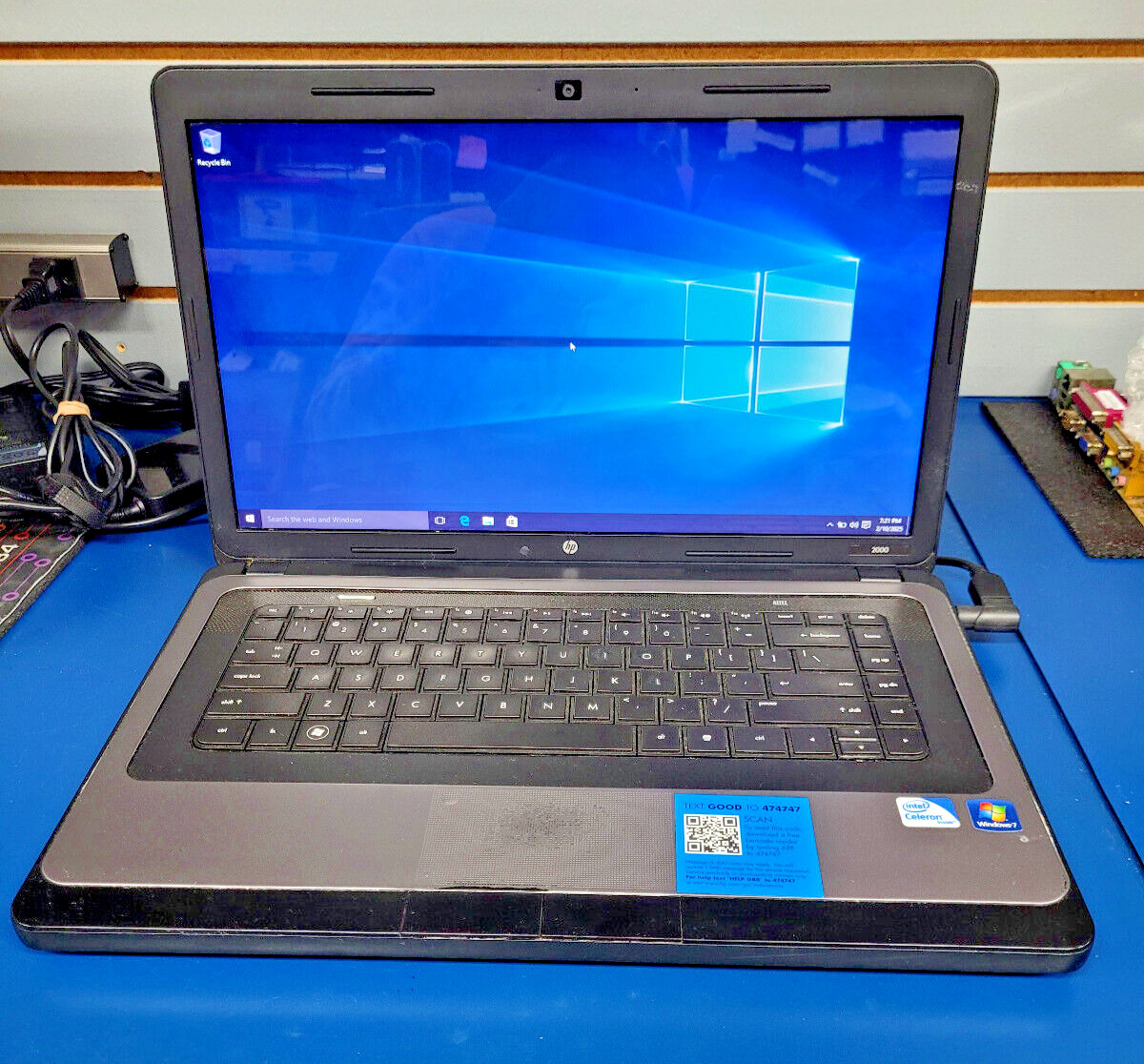 HP 2000-239WM Laptop-Intel Celeron T3500 3GB RAM Windows 10 Read Carefully
