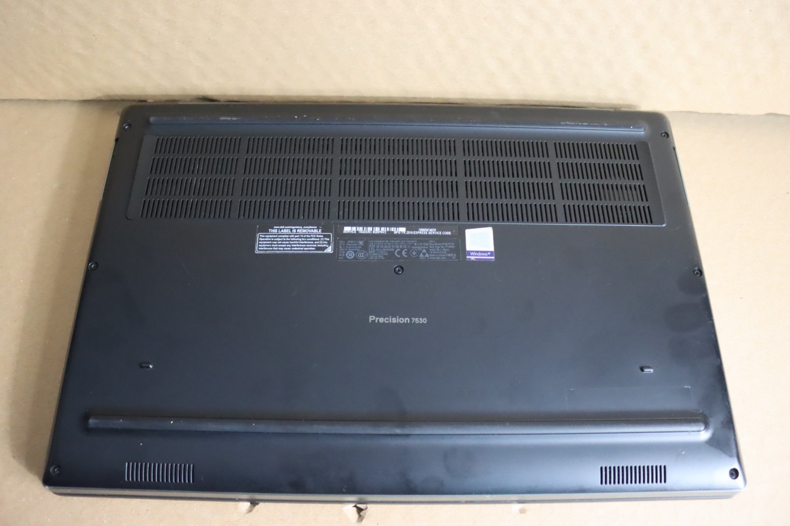 Dell Precision 7530 15.6” 256GB, Intel Core i7 8th Gen., 2.60GHz, 16GB Radeon
