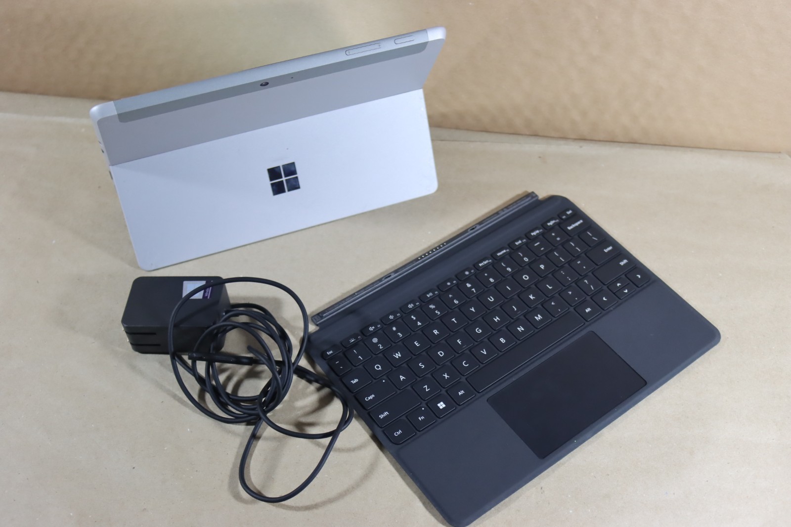 Microsoft Surface Go LTE 1825 10.5″ 8GB RAM 128GB SSD Cellular + Wifi
