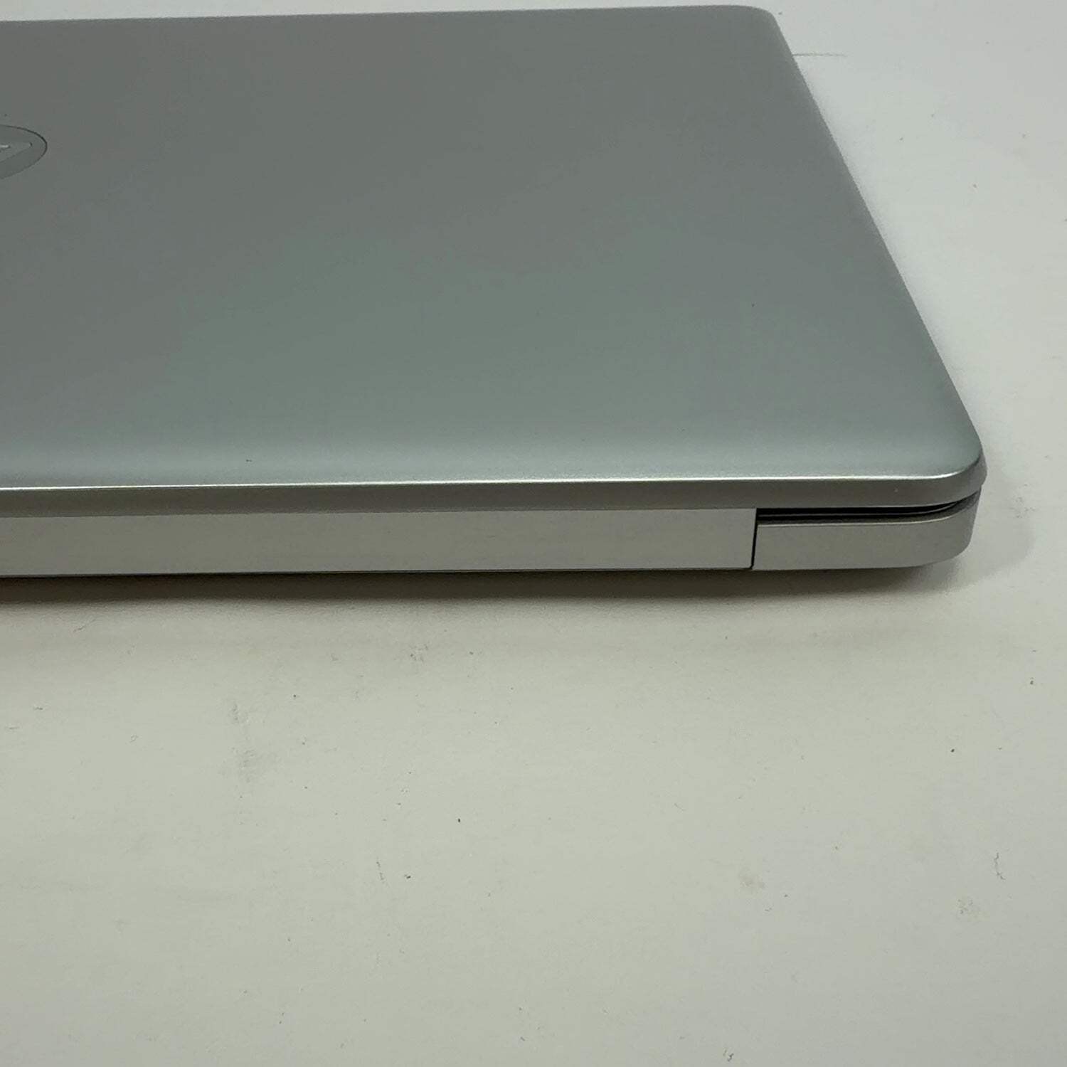 HP Laptop 17-BY3053CL 17.3″ i5-1035G1 1.0GHz 12GB RAM 1TB HDD