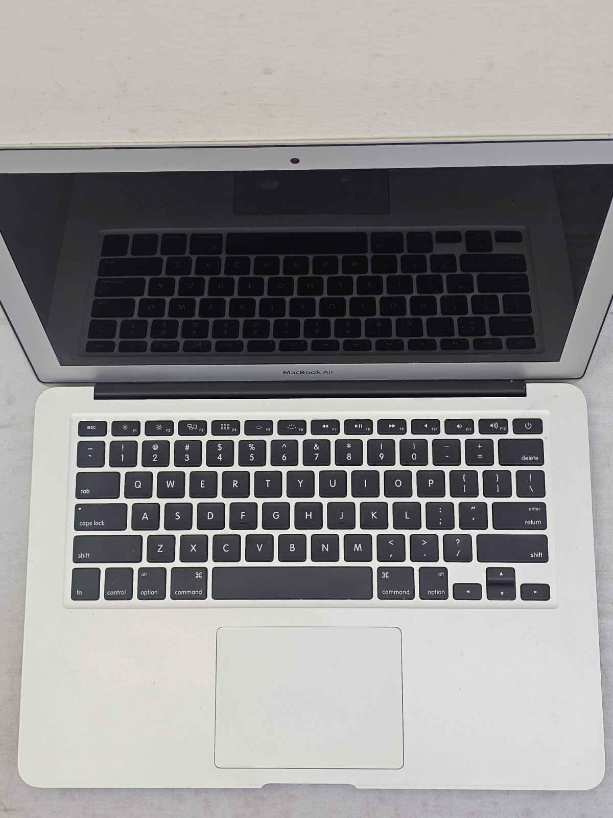 Apple MacBook Air A1466 Laptop – i5-4250u – 4GB RAM – 128GB SSD – NO OS – READ