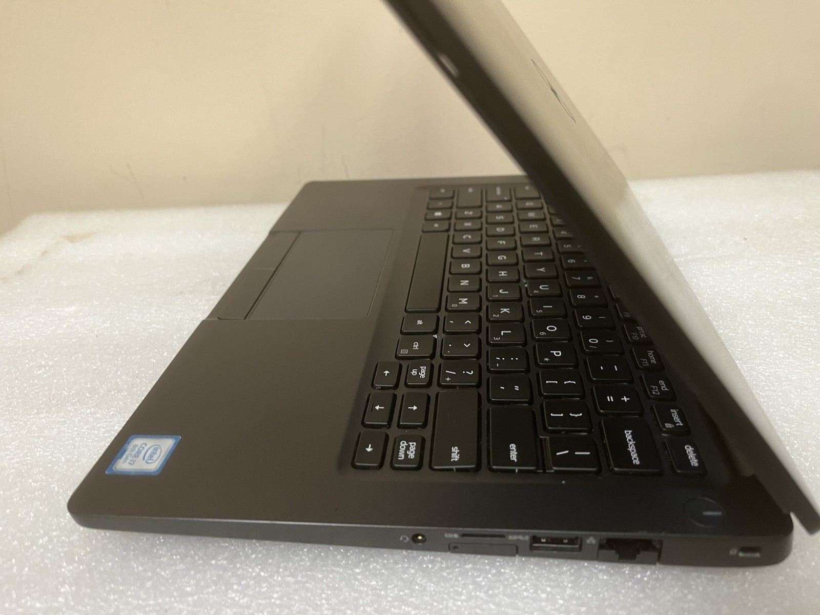 Dell Latitude 5300 13.3″ FHD Touch Intel i7-8665U 1x 8GB RAM 512GB SSD Win 11