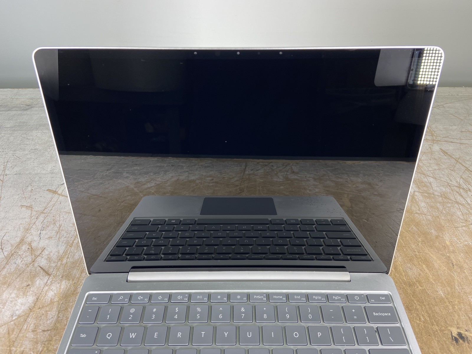 MICROSOFT SURFACE LAPTOP GO (1943) i5-1035G1 @ 1.0GHz, 4GB RAM, 64GB SSD