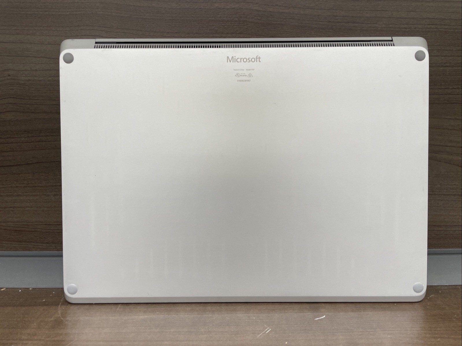 Microsoft Surface Laptop 2 13.5″ 256GB SSD, Intel Core i5 8350U, 8GB RAM