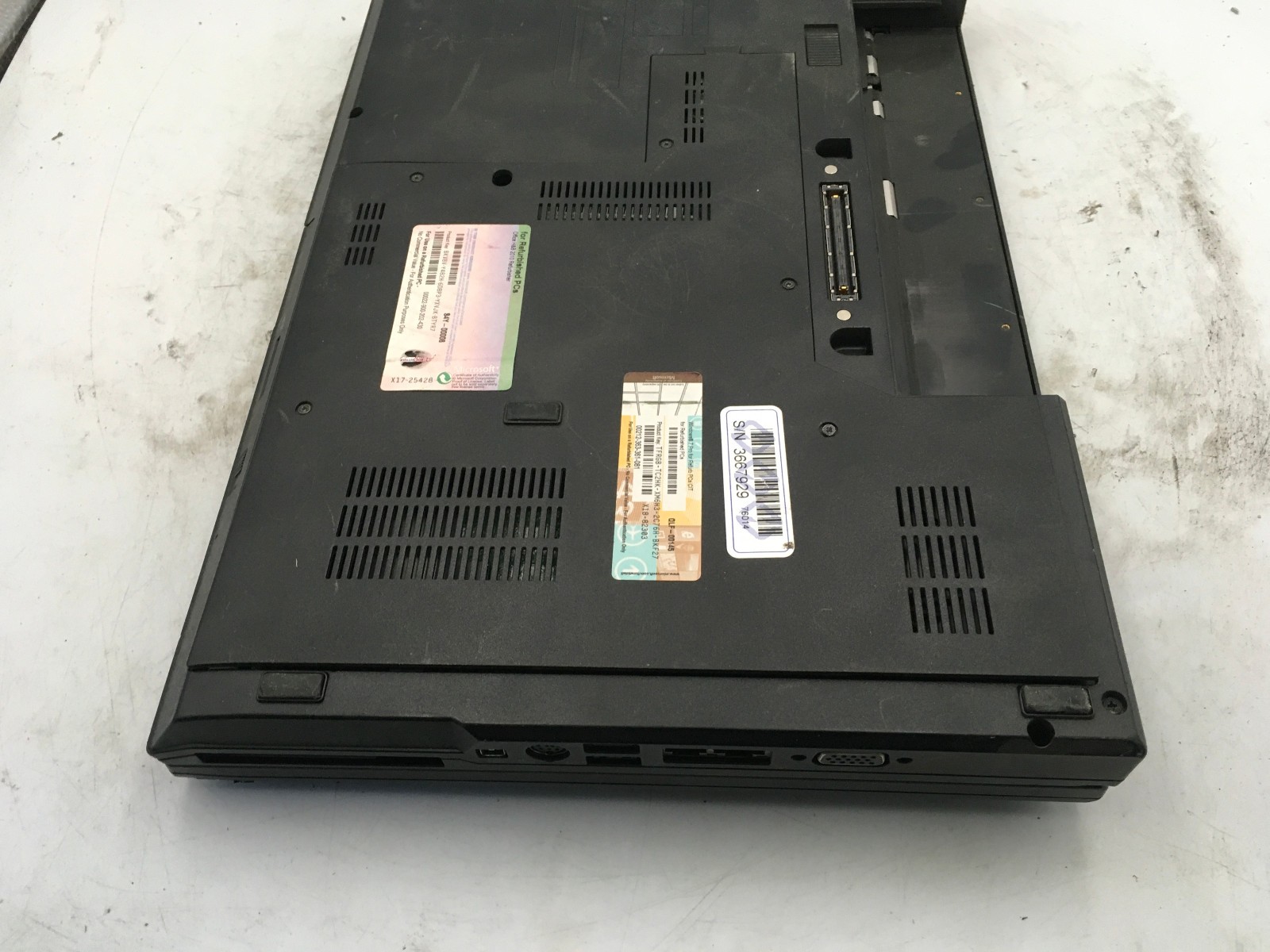 DELL LATITUDE E5400 – FOR PARTS/BAD LCD – INTEL CORE 2 DUO – NO RAM – READ – BB