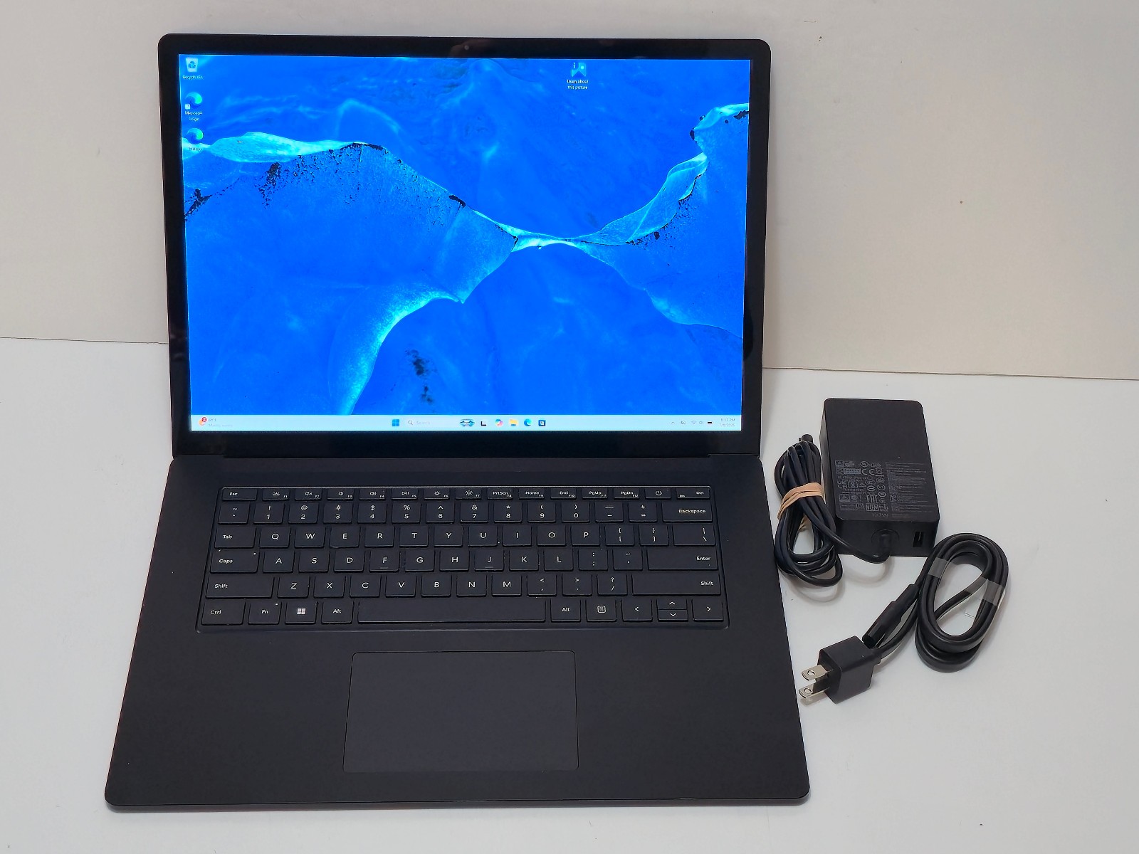 Surface Laptop 5 15″ (1979) Core i7-1265U , 16 GB RAM, 512GB SSD Touchscreen