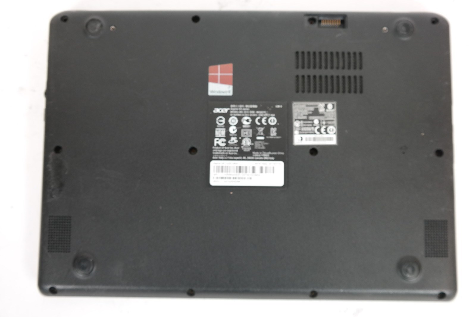 Acer Aspire V5 15.6″ AMD A6 Quad Core – No RAM – No HDD – Bad Battery – Untested