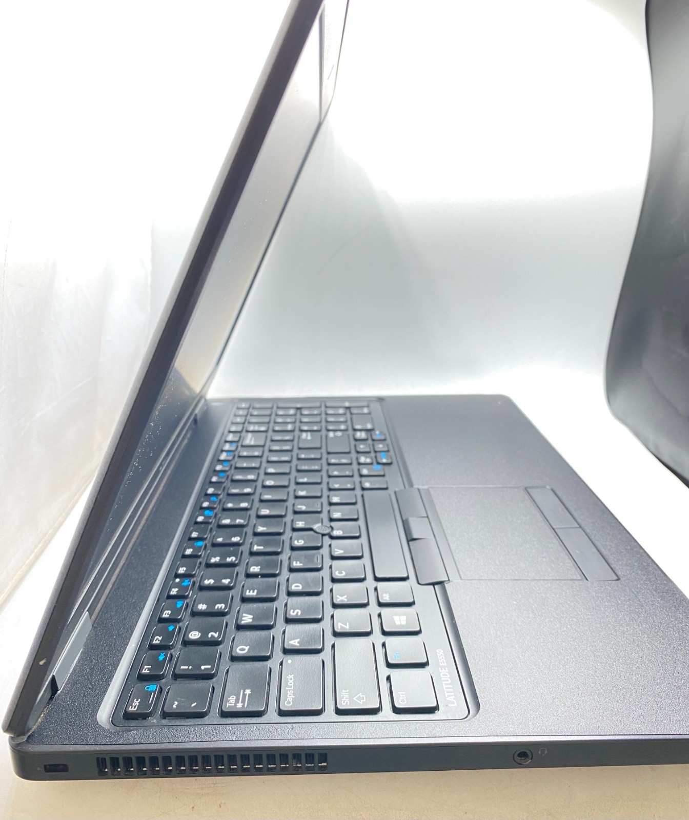 Dell Latitude E5550 15.6″ Intel Core i5-5200U 2.20GHz 8GB RAM 256GB SSD