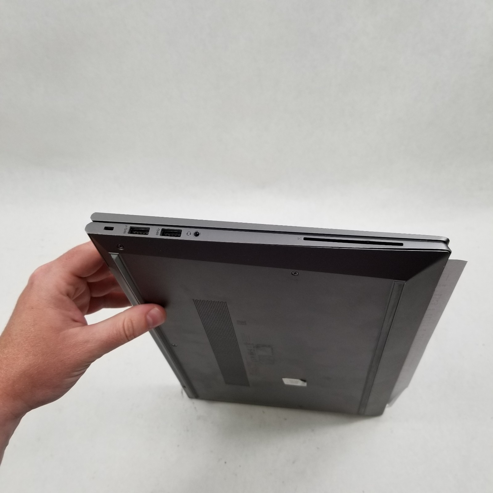 HP ZBook FireFly 14 G8 14″ i5-1145G7 2.60GHz 16GB RAM 512GB NVMe No OS *Read