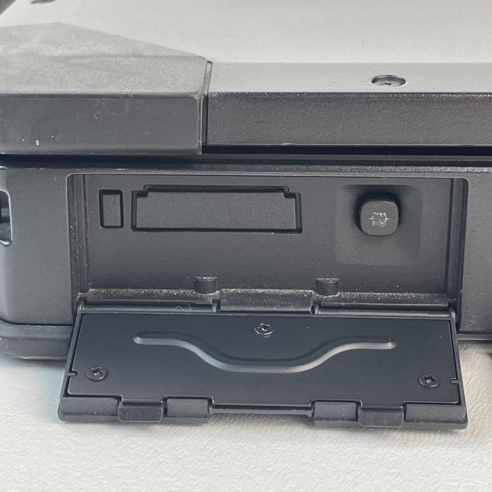 Dell Latitude 5424 Rugged 14″ i5-8350U 16GB RAM 256GB SSD Touch Win11 w/ Charger