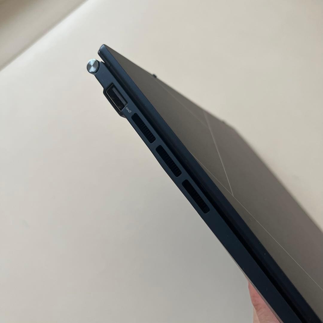 ASUS Zenbook 14 OLED 14″i5-1240P 16GB RAM 512GB SSD Intel Iris Xe Graphics