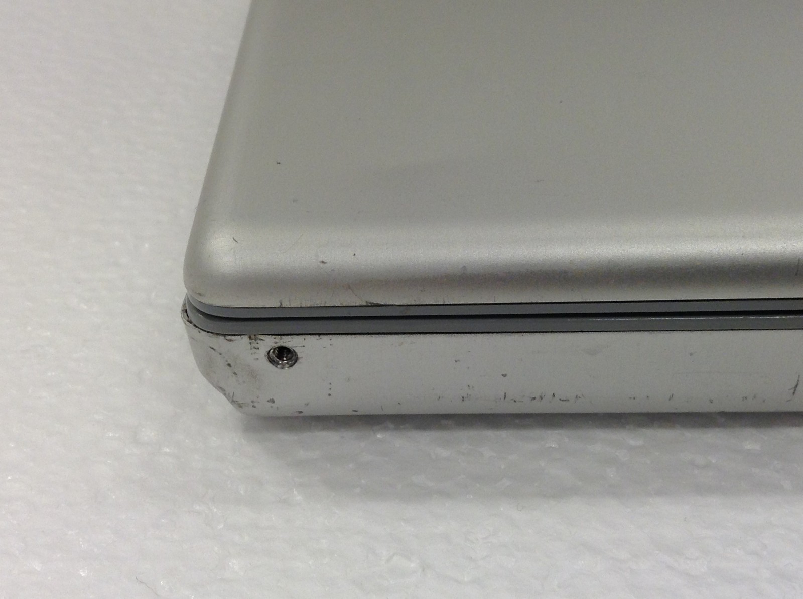 Apple MacBook Pro A1229 17″ Laptop Core 2 Duo 2.4GHz 4GB AC Power Adapter AS-IS