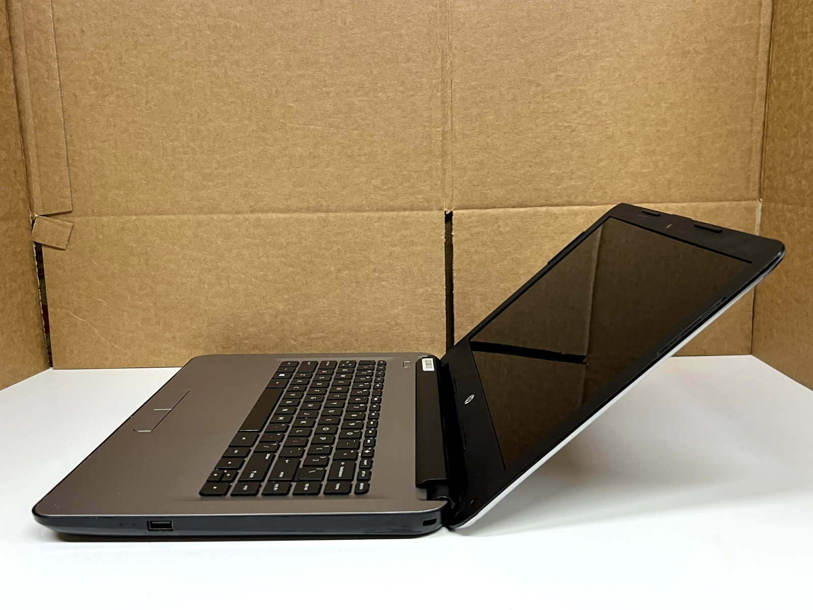 HP 14 Series Laptop AMD E2-7110 Processor 4GB RAM 32GB eMMC Windows 10 Installed