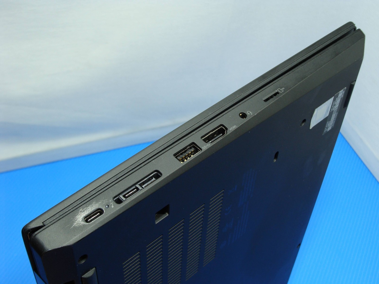Lenovo ThinkPad P15s Gen2i 15.6″ FHD i7-1165G7 2.8GHz 16GB 512GB NVIDIA T500 4GB