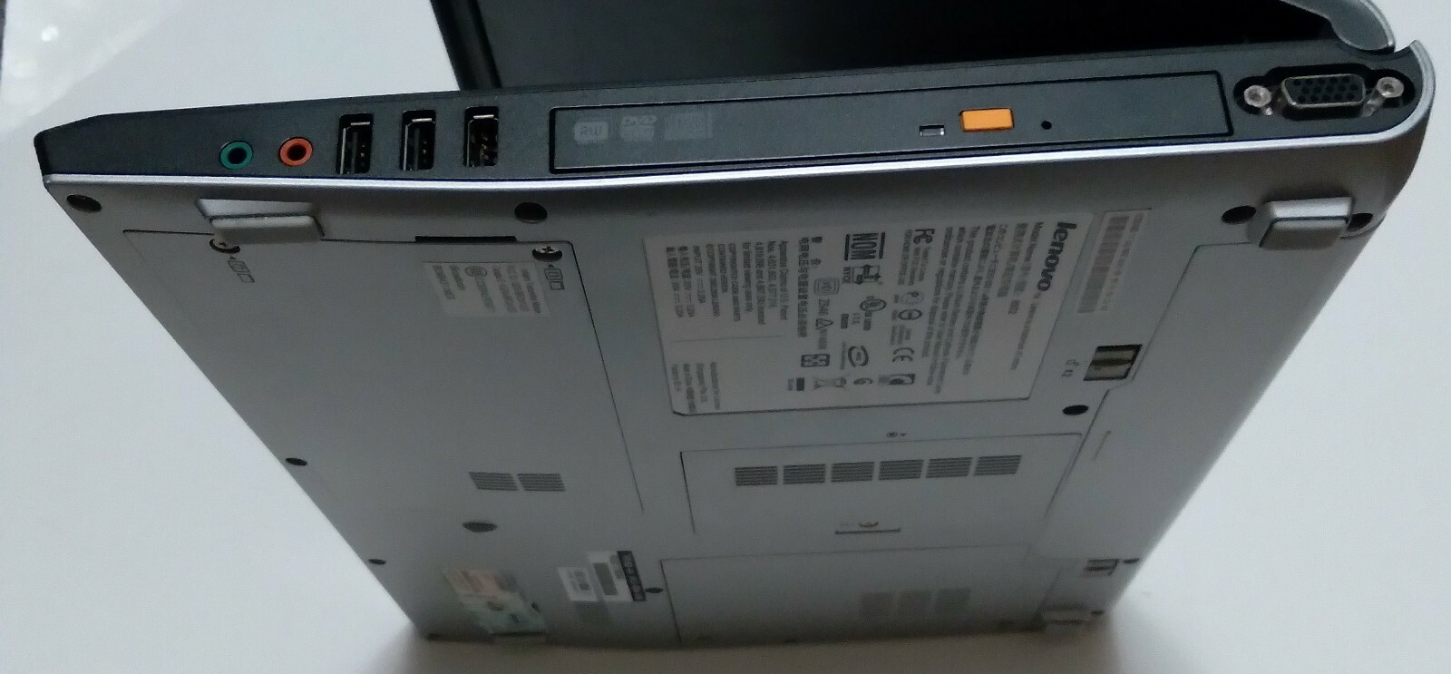 BROKEN – Lenovo 3000 C200 type 8922 Laptop (NO HDD) AND CHARGER