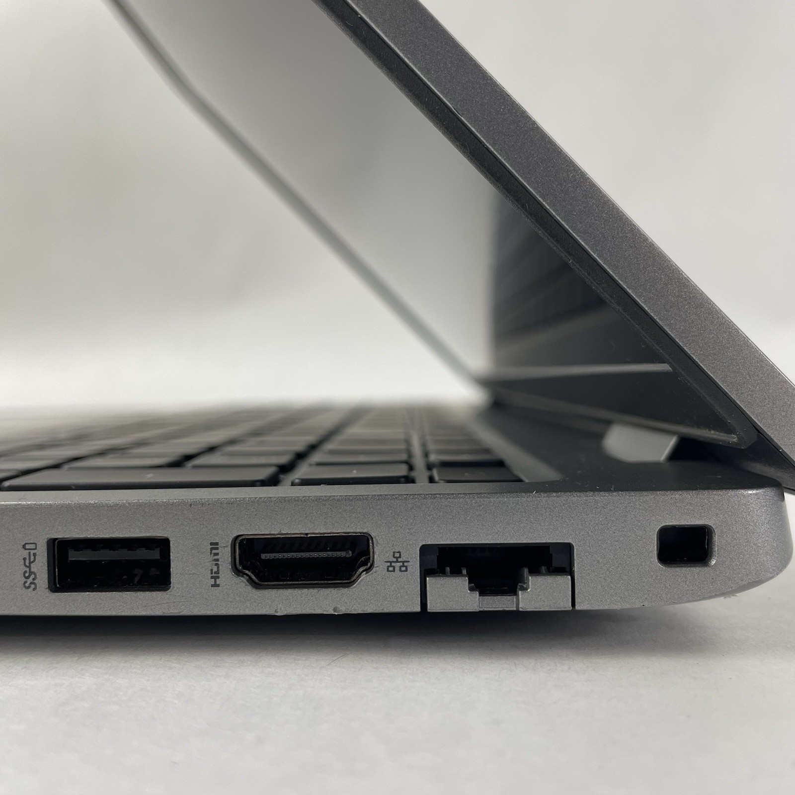 Dell Latitude 5520 15.6″ i5-1135G7 2.40 GHz 8 GB RAM No SSD/OS/AC/Battery – READ