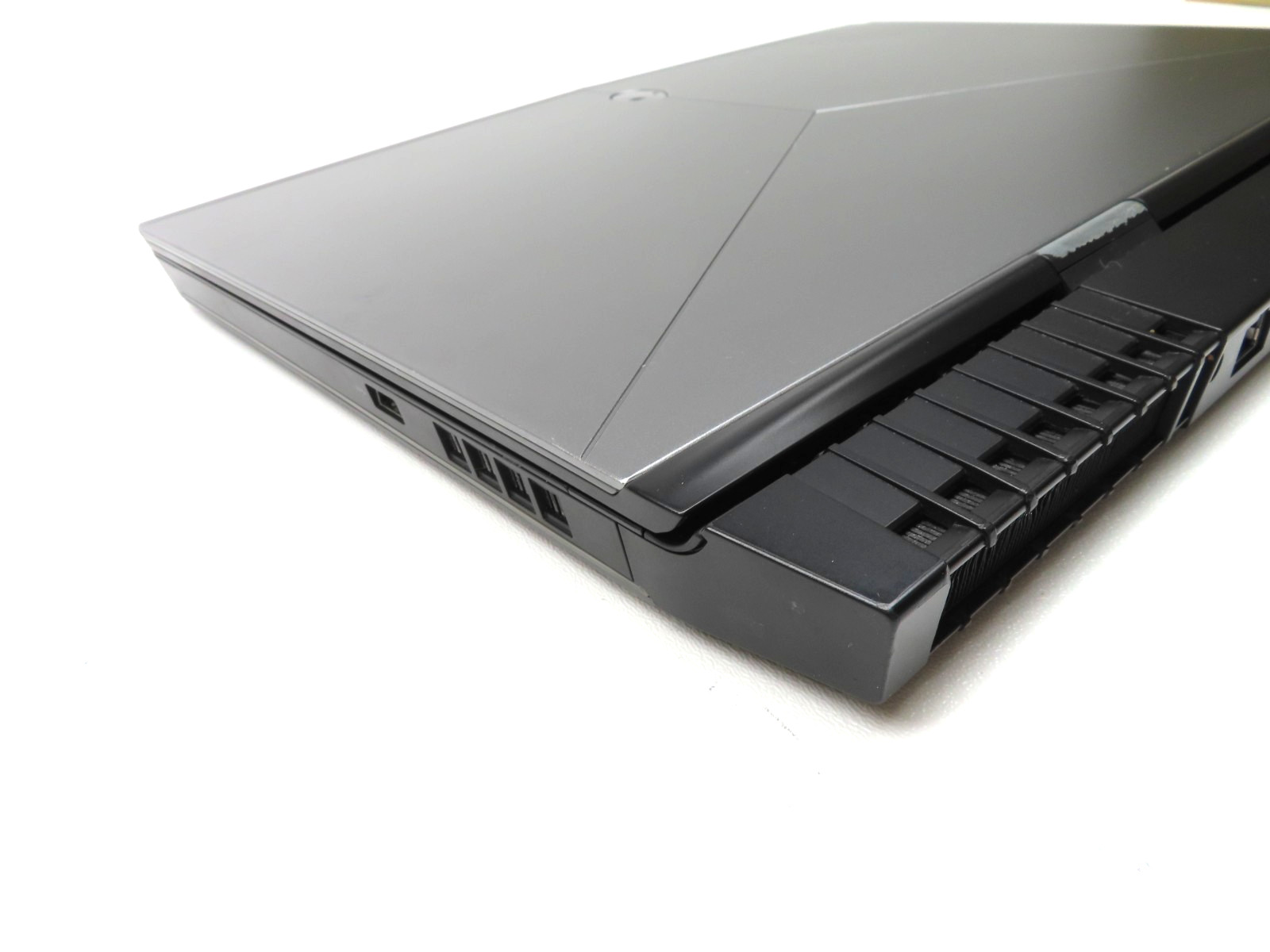Alienware 15 R3 15.6″ Intel i5-7300HQ 2.50GHz 16GB RAM 1TB SSD GTX 1050 Ti