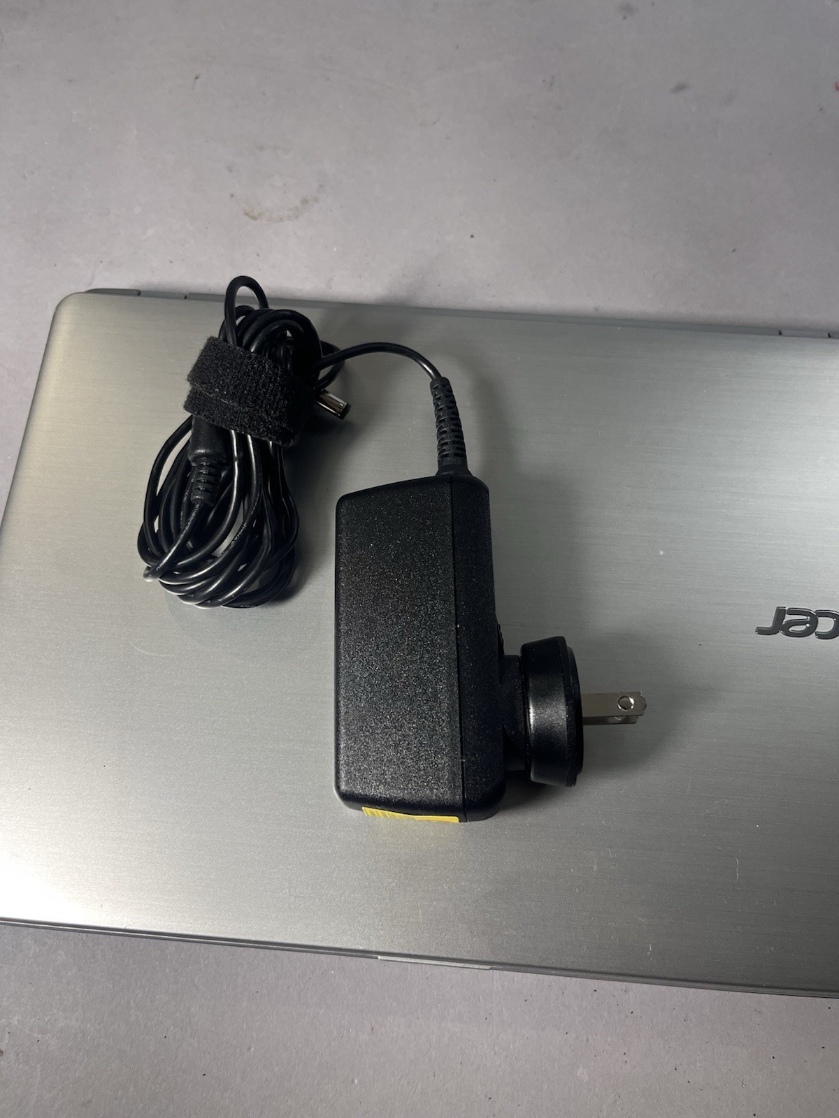 Acer Aspire V5 122p 0408 Laptop AMD Dual-Core A4-1250 4 GB Storage 11.6″ Screen