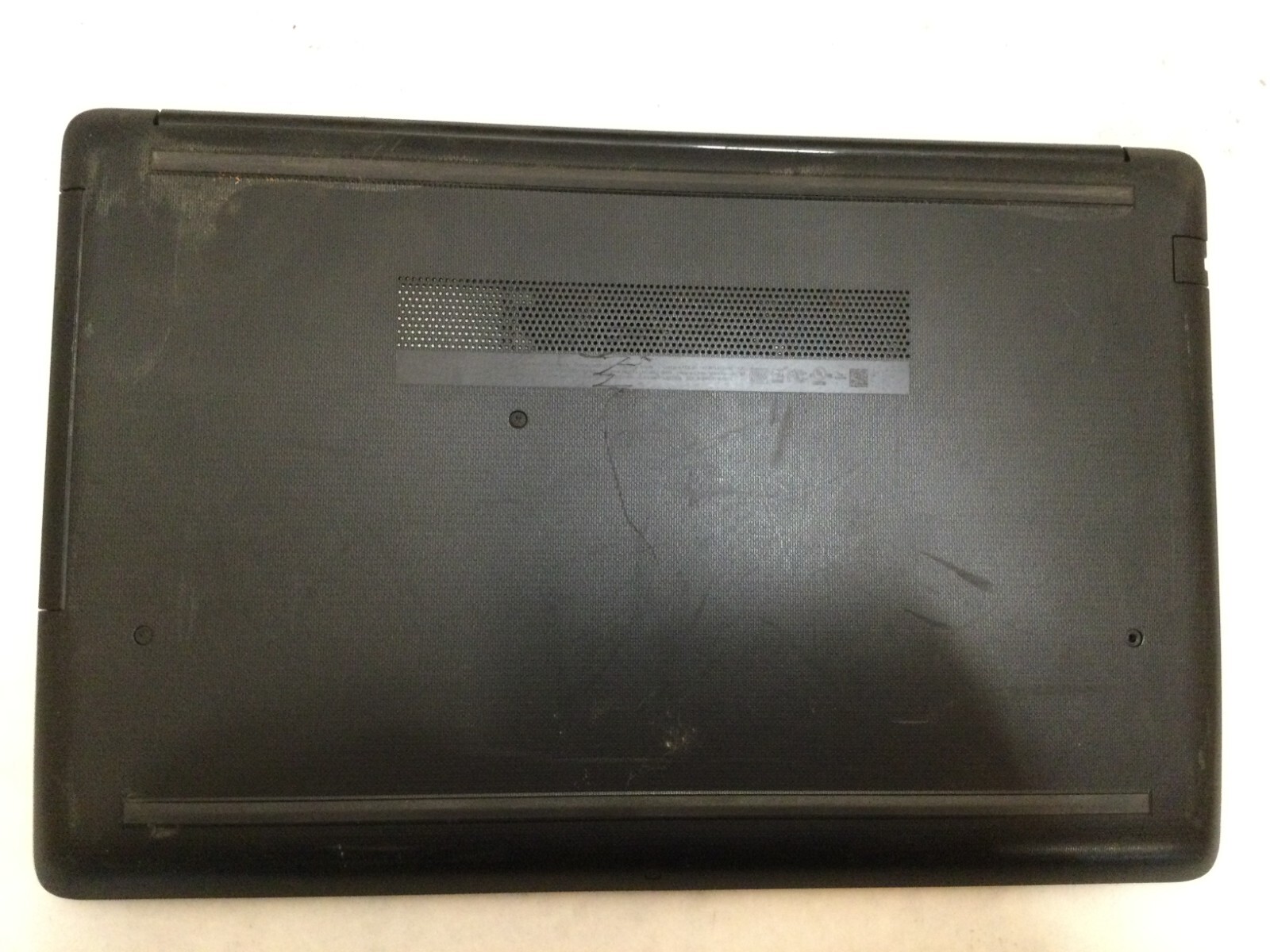 HP 15-db0004dx 15.6″ / AMD Ryzen 3 2200U / (DOES NOT POWER ON!) MR