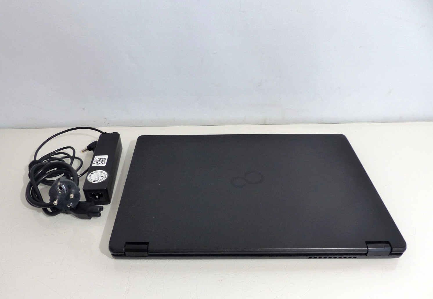 Fujitsu LifeBook U748 Intel i7-8550U 16GB DDR4 512GB SSD Win11 14″ Laptop #61