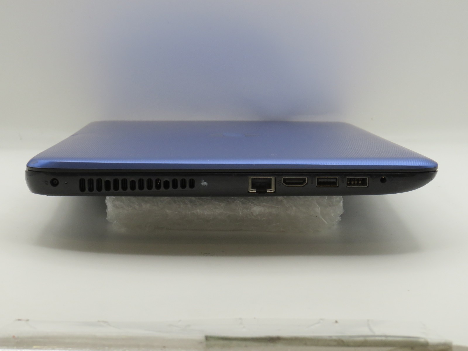 HP 15 | I3-6100U @ 2.3GHz | 4GB DDR4 | 256GB SATA SSD | 15″ | No OS