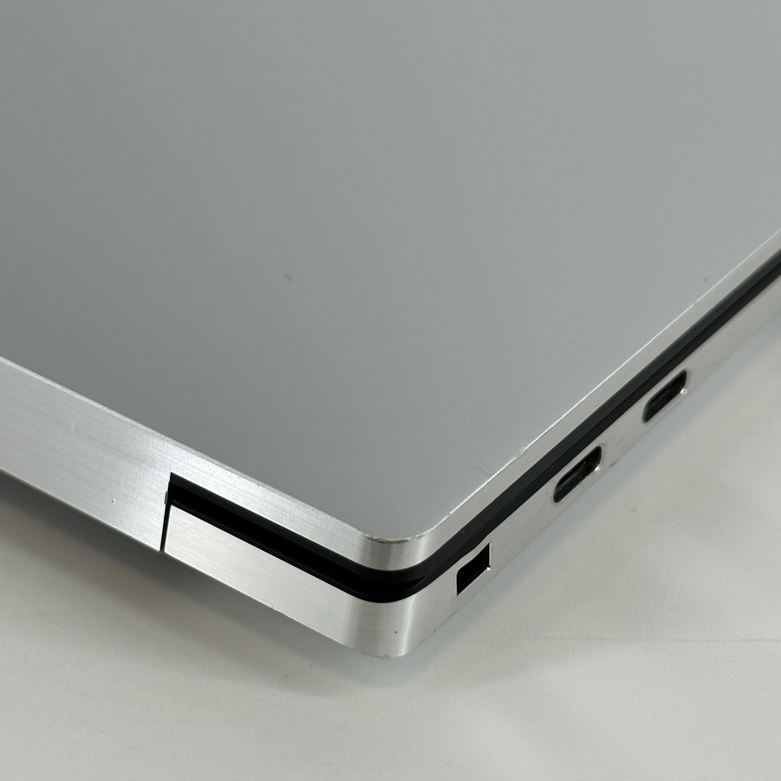 Dell XPS 15 9520 Silver FHD+ 2.3 GHz i7-12700H 32GB 1TB SSD RTX 3050 Good