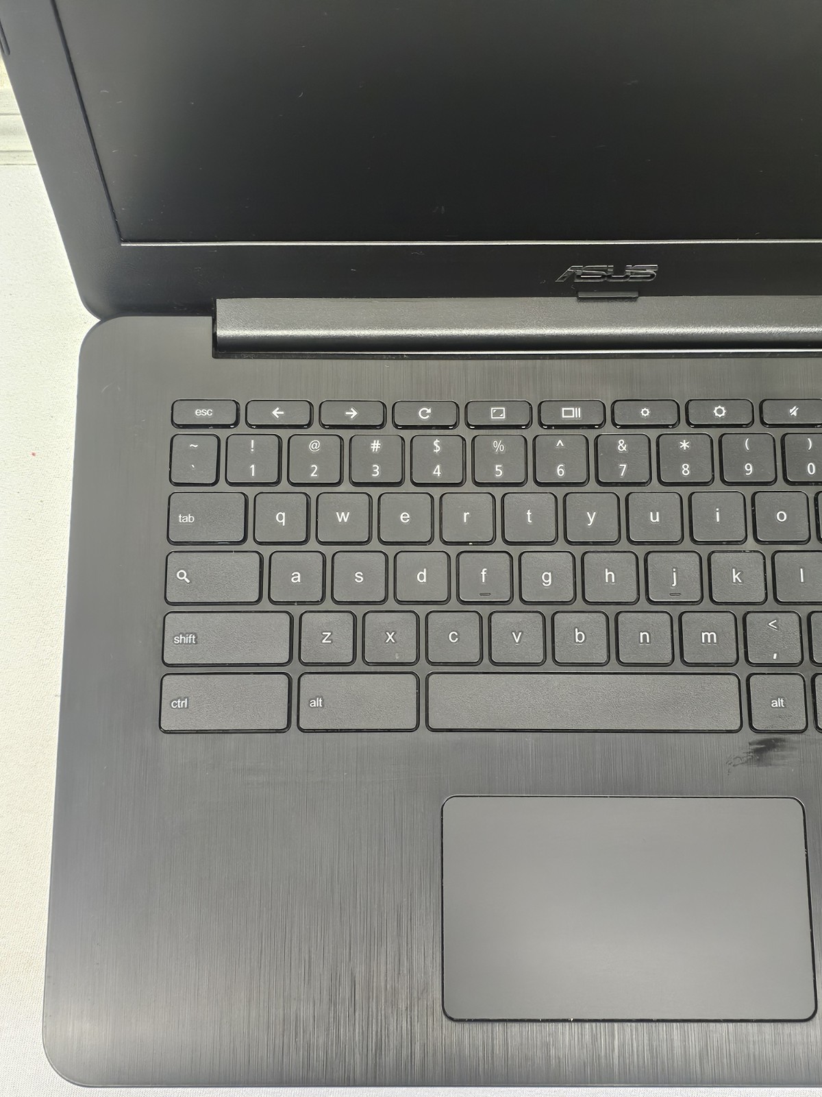 ASUS Chromebook C300M Laptop – Intel Celeron N2830 – NO BATT – Read Desc.