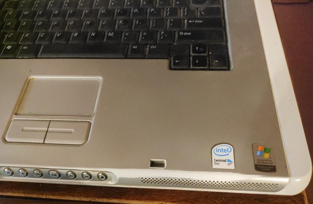 17″ Dell inspiron 9400 Win10 PRO Laptop Intel Core Duo 2.16GHz 750 GB HD 17″ LCD