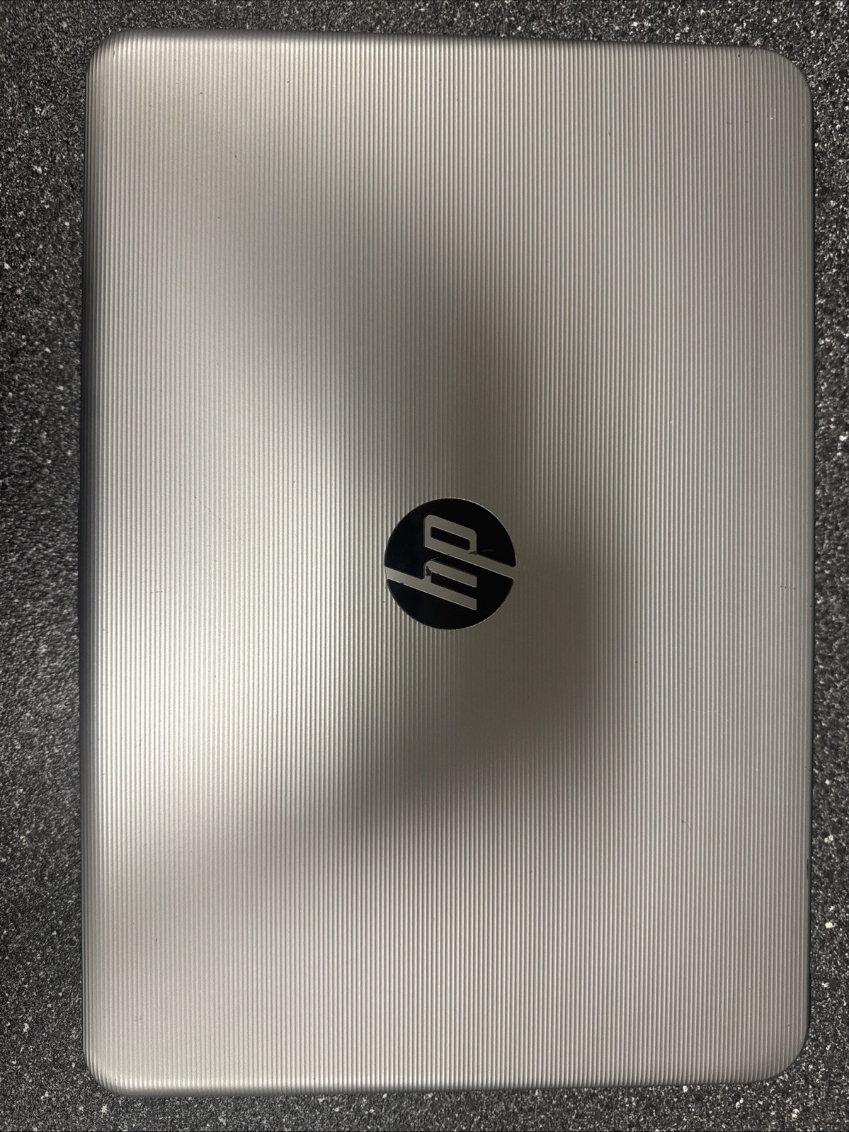 HP 14-an013nr Laptop AMD E2-7110 1.80Ghz BATTERY NOT TESTED HAS SCRATCHES!