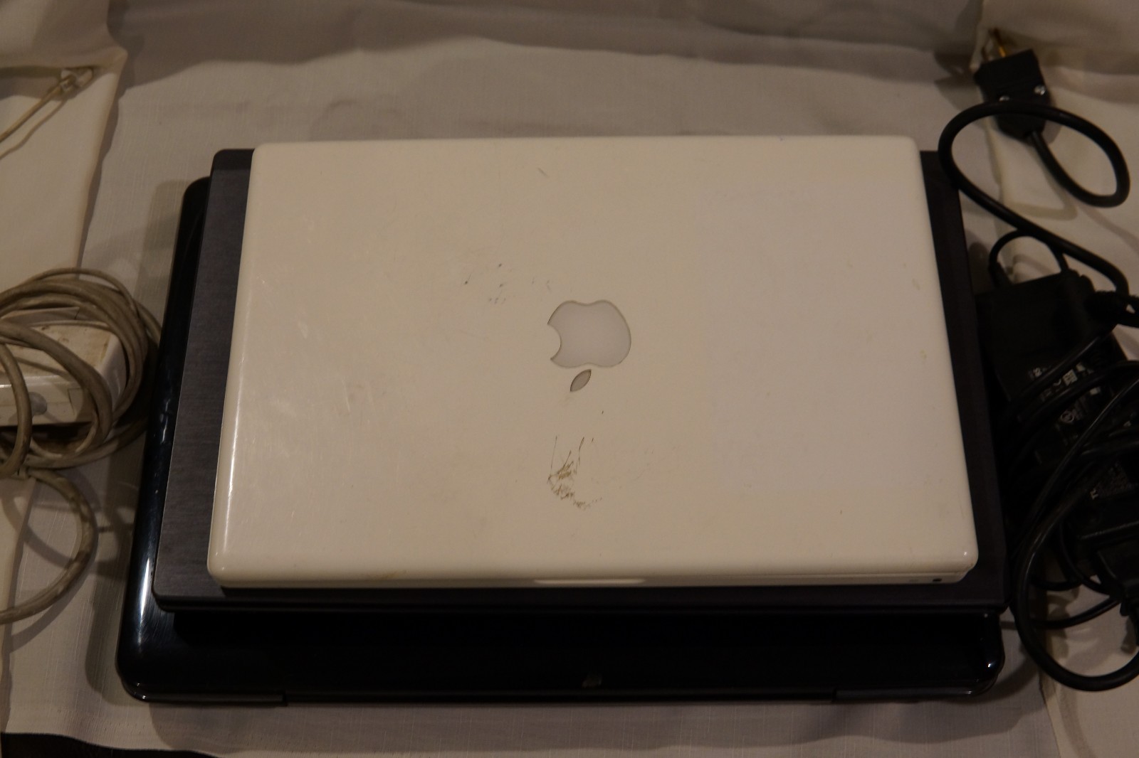 Lot of Laptops for parts. MacBook A1181, Toshiba P300D, Clevo W650SH