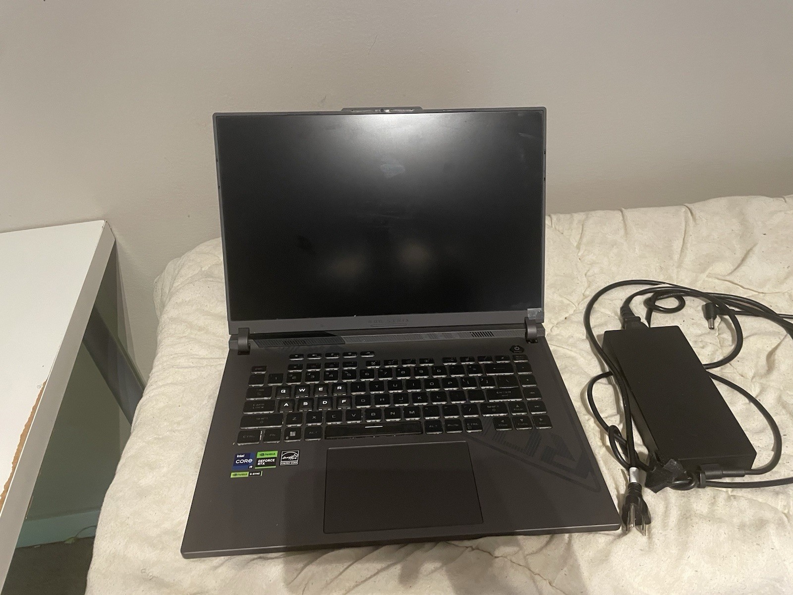ASUS ROG Strix G17 18in Gaming Laptop Core i7 GeForce RTX 4060 Black w/Charger