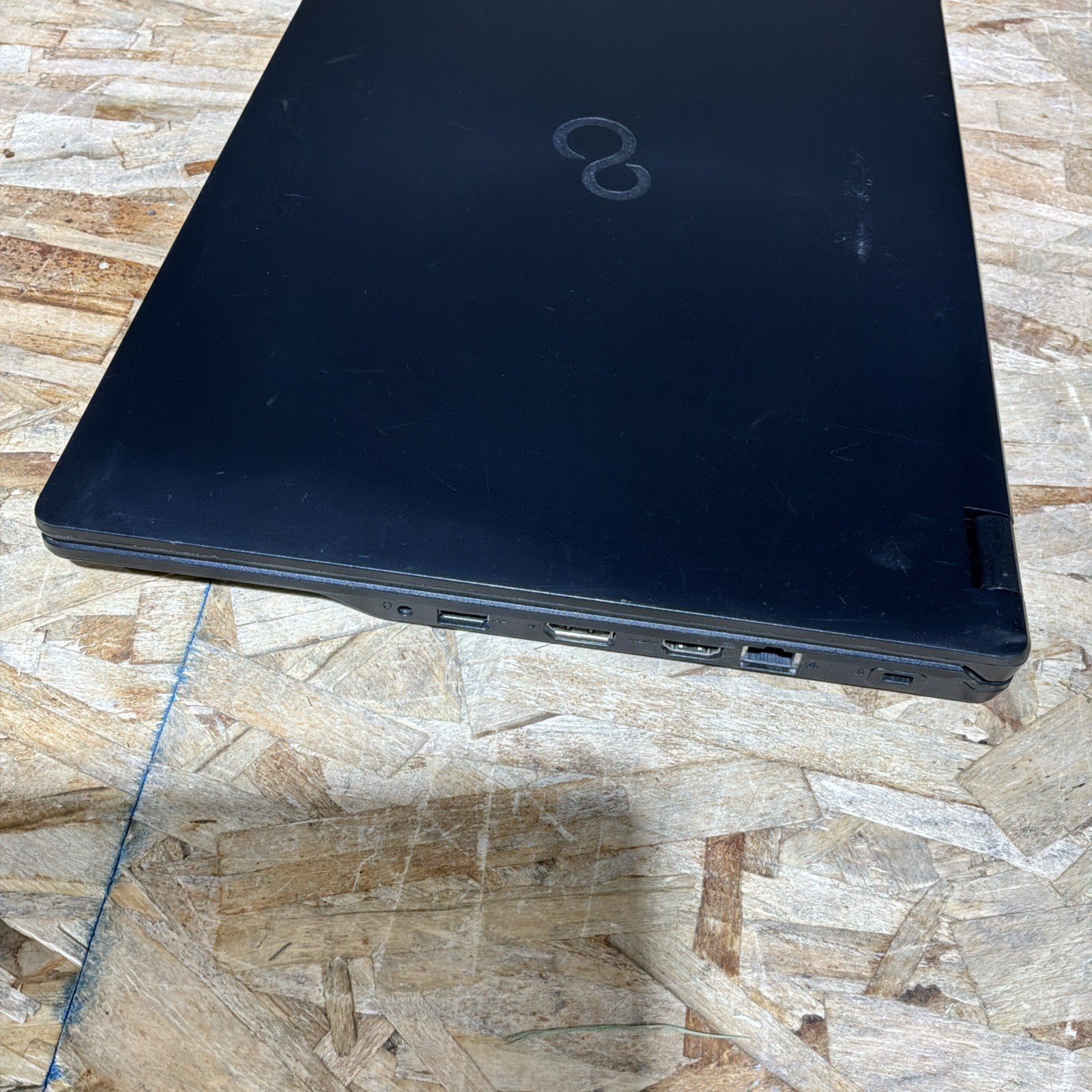 Fujitsu Lifebook E558 I5-8250U 1.60GHZ 256GB SSD 4 GB RAM Win 10 C399