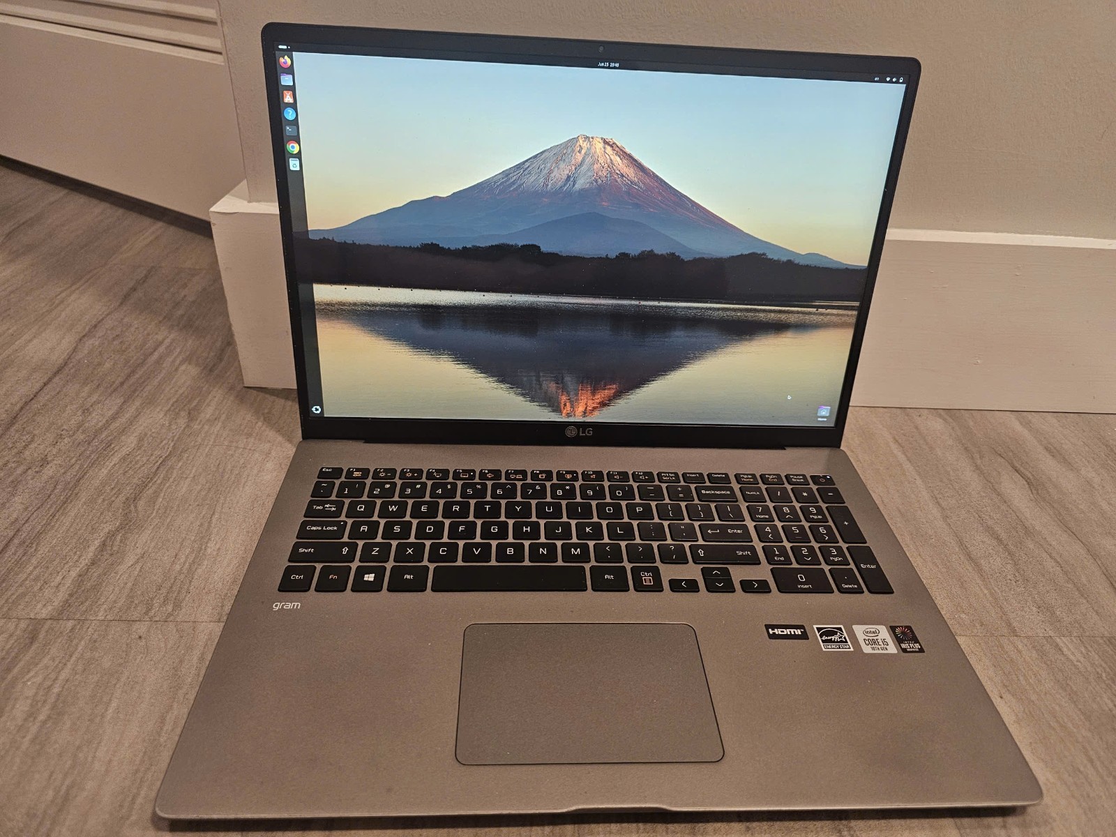 LG Gram 17 2020 Core I5 10th 16GB RAM No SSD with skin cover screen protector