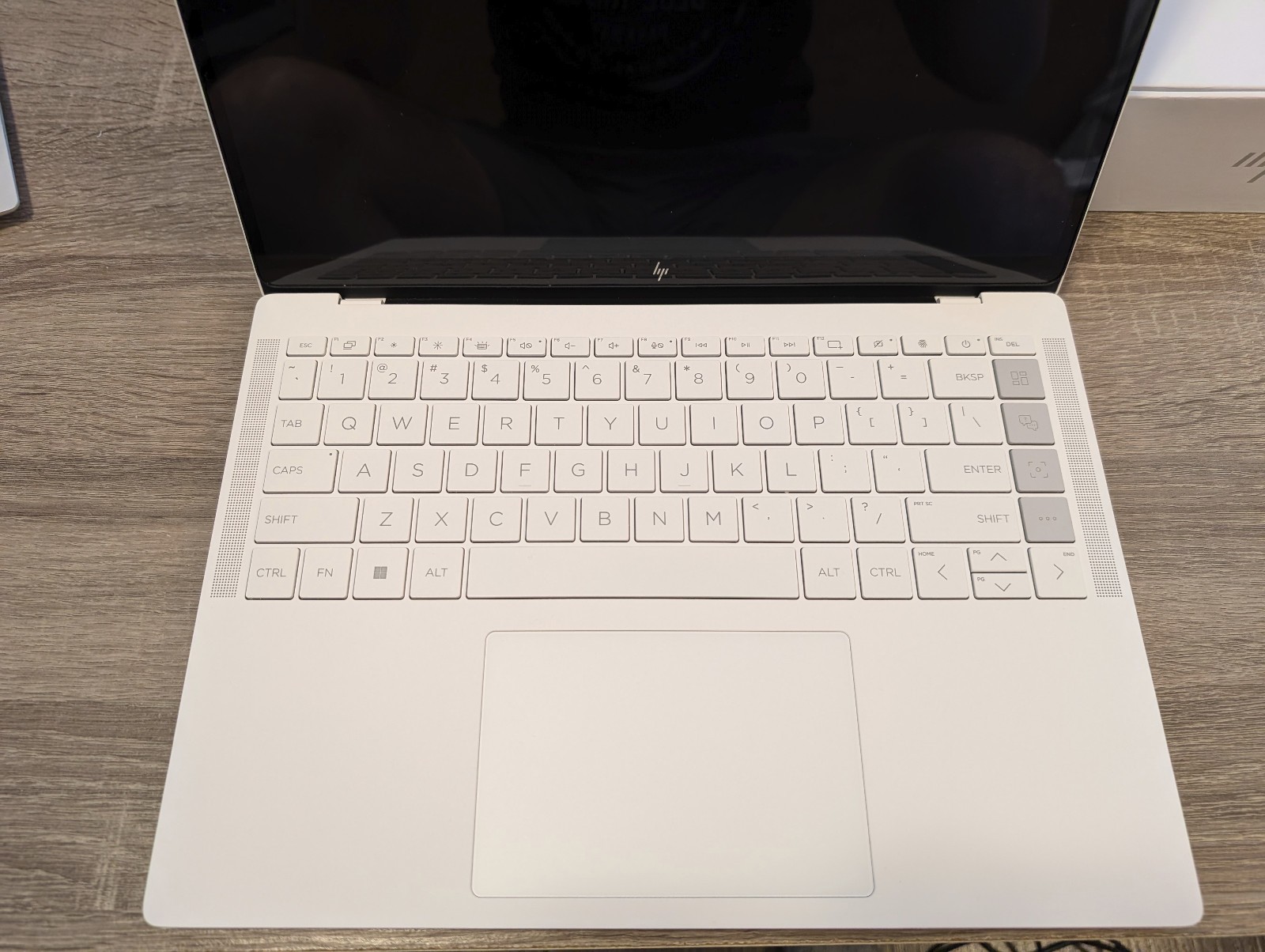 HP Dragonfly Pro 14″ Ryzen 7 7736u 16gb RAM 512GB SSD laptop white
