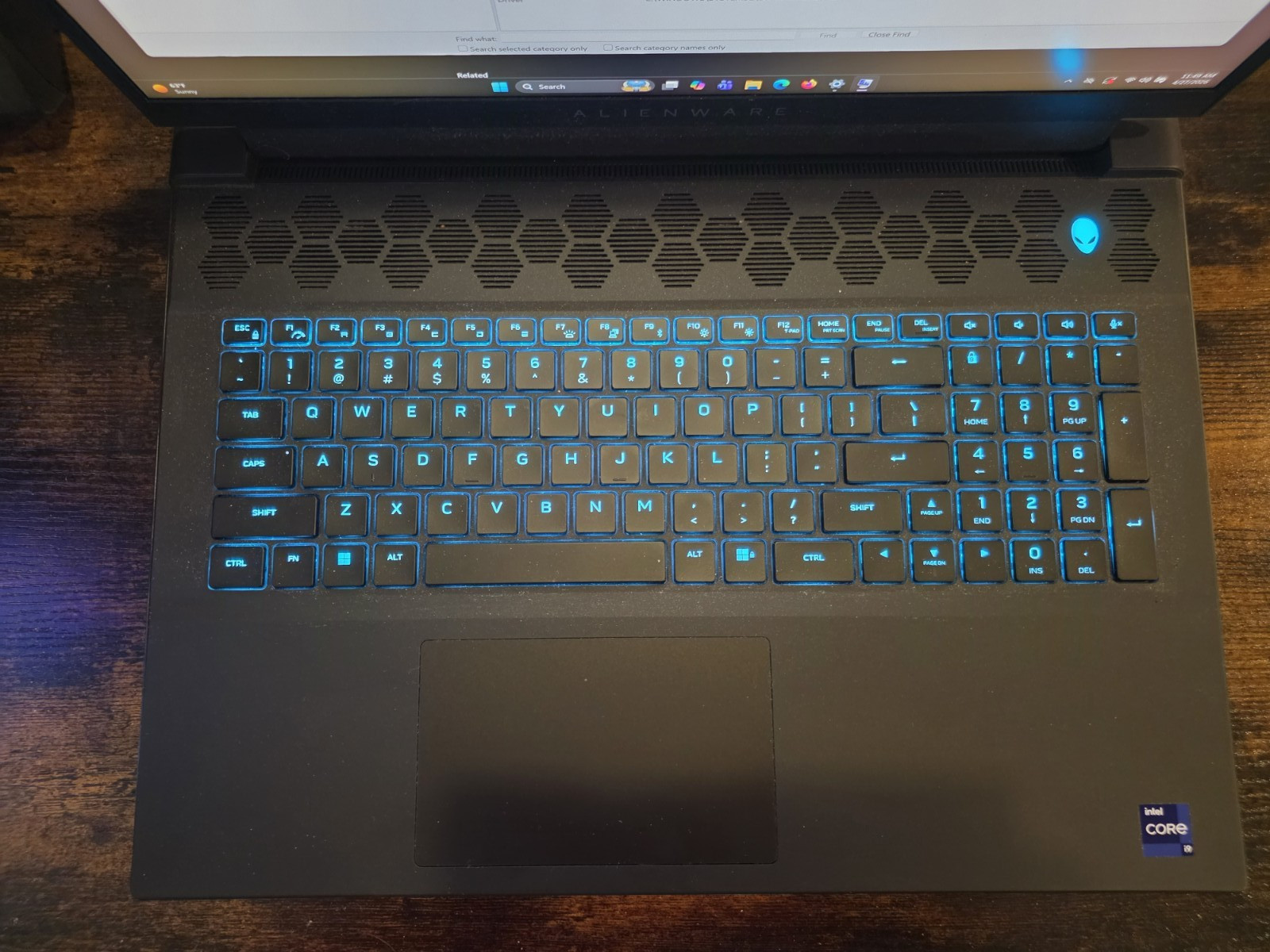 Dell Alienware M18 R1 QHD+ 2.2 GHz i9-13900HX 16GB 1TB RTX 4080 + Backpack