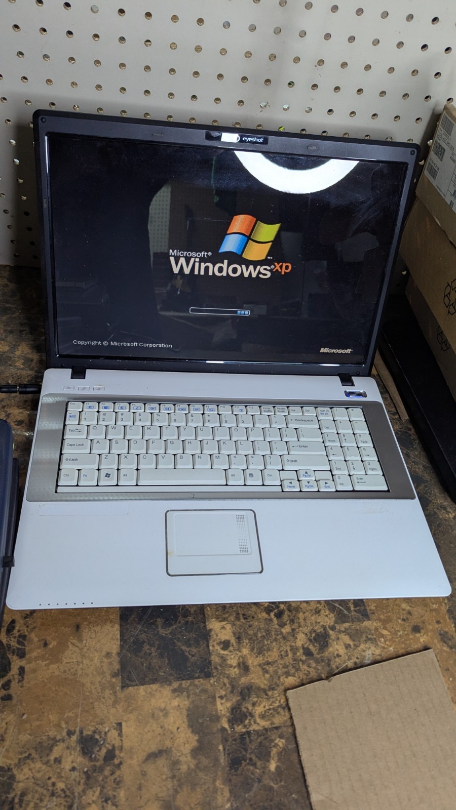 Vintage Sager Clevo M77SU Laptop With Nvidia – Windows Xp Pro *FOR PARTS*