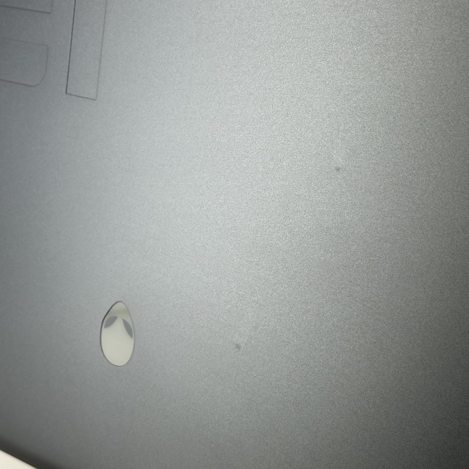 Dell Alienware M16 R1 240Hz QHD+ 2.2 GHz i9-13900HX 16GB 1TB/1TB RTX 4080 Good