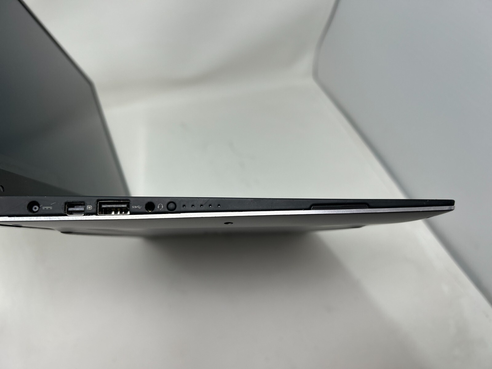 Dell XPS 13 9343 Core i5-5200u 2.2GHz 8GB 256GB SSD FHD Webcam WiFI Win10 Laptop