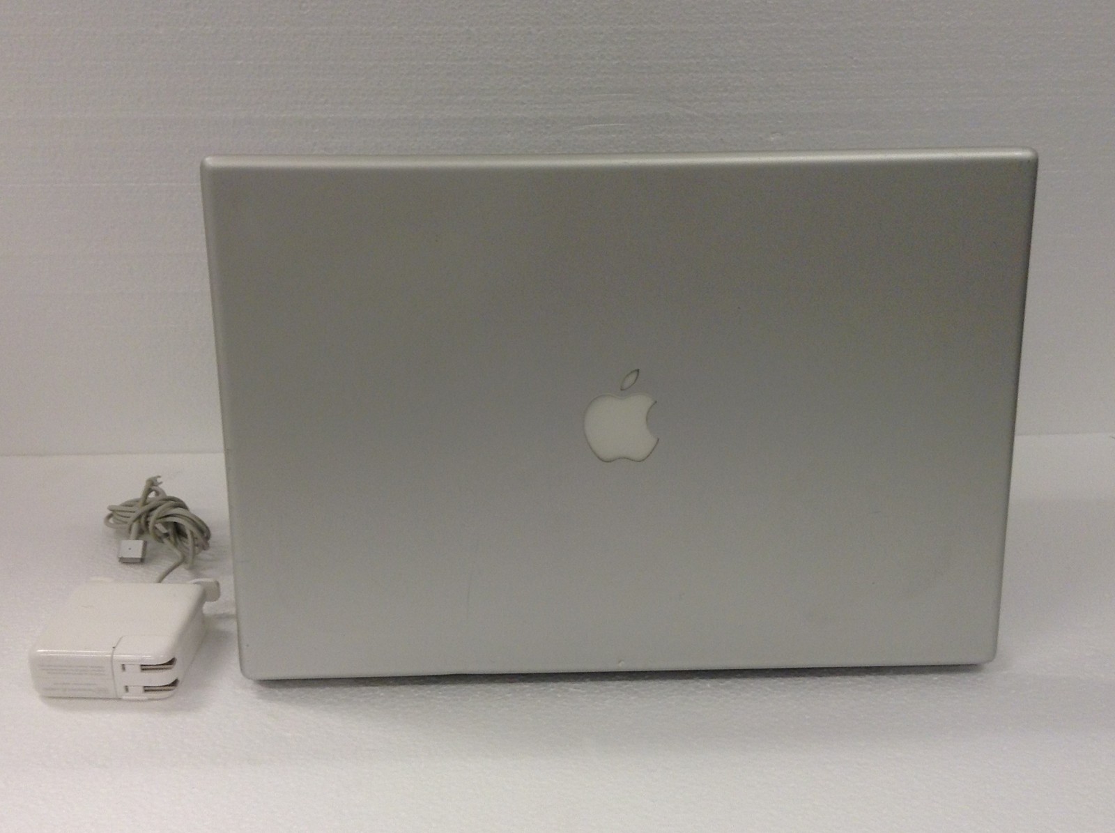 Apple MacBook Pro A1229 17″ Laptop Core 2 Duo 2.4GHz 4GB AC Power Adapter AS-IS