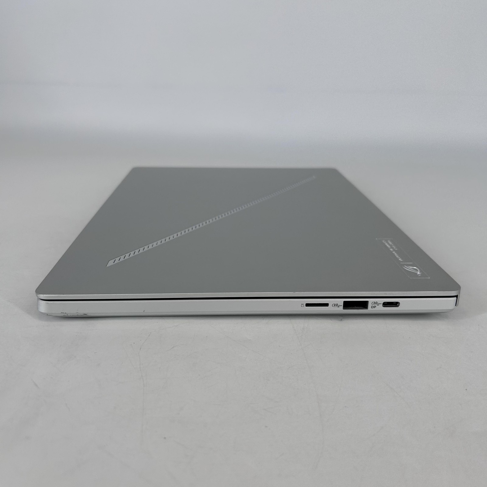 Asus ROG Zephyrus G14 GA403 120Hz QHD+ 4.0 GHz Ryzen 9 8945HS 16GB 1TB RTX 4060