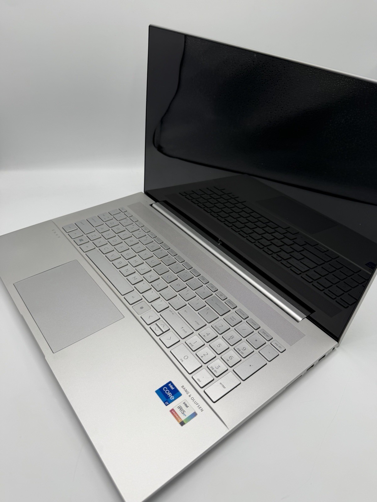 HP Envy 17m-ch0013dx 17.3” Touch i7-1165G7 16GB RAM 512GB SSD Windows 11 Iris Xe