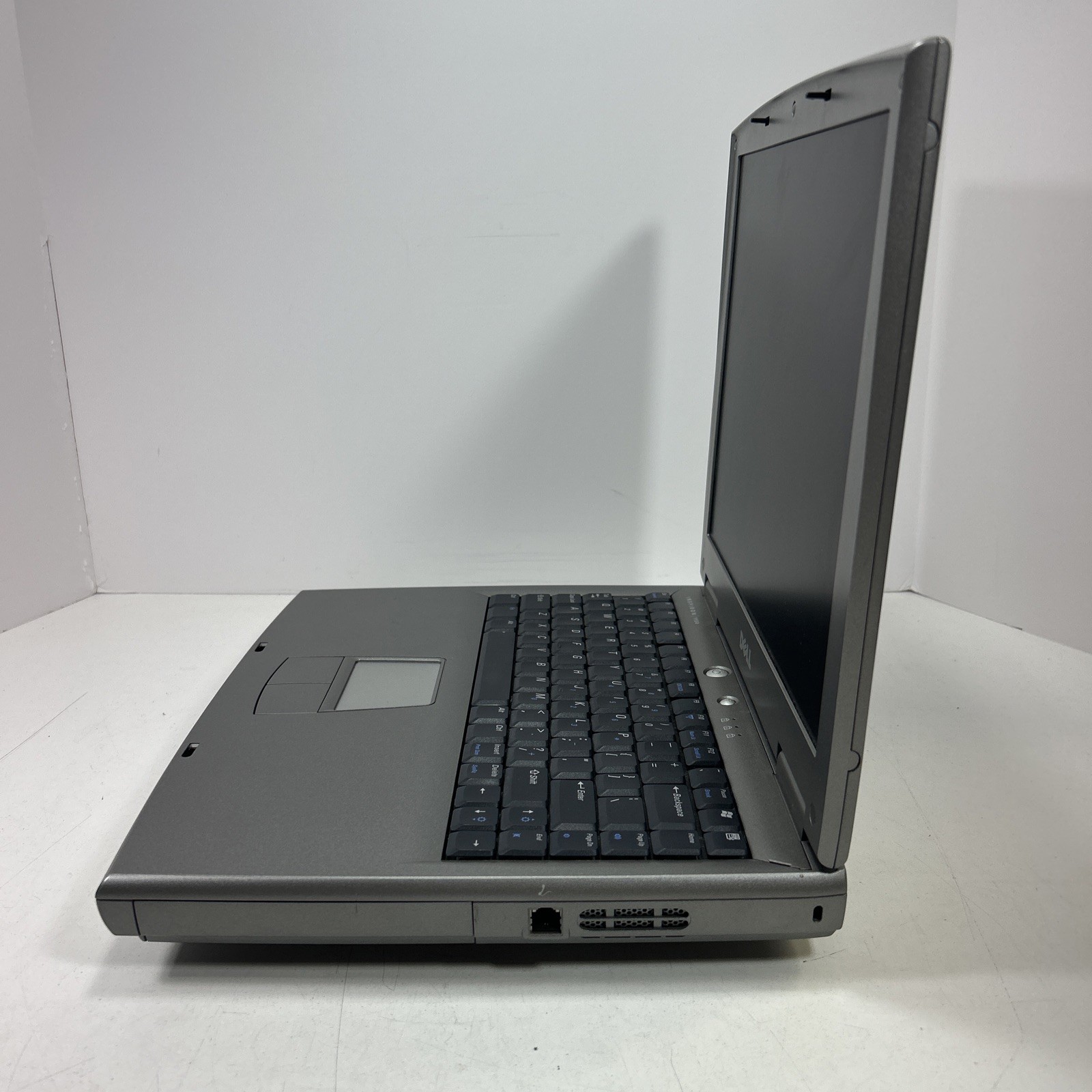 Dell Inspiron 1150 14″ Intel Celeron 2.60GHz 256MB RAM 30GB HDD Win XP Pro