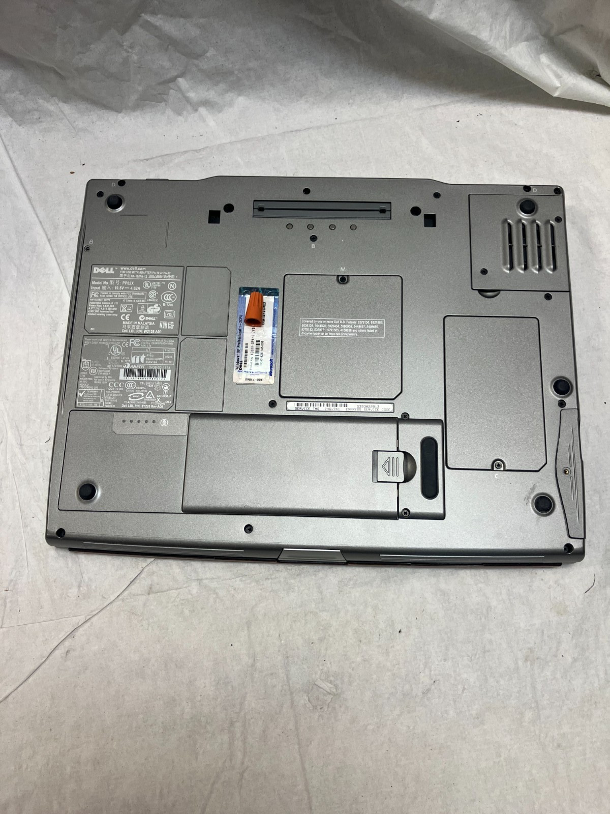 Dell Inspiron 8600 Intel Pentium M 1.40 ghz, 512 MB NO HDD FOR PARTS
