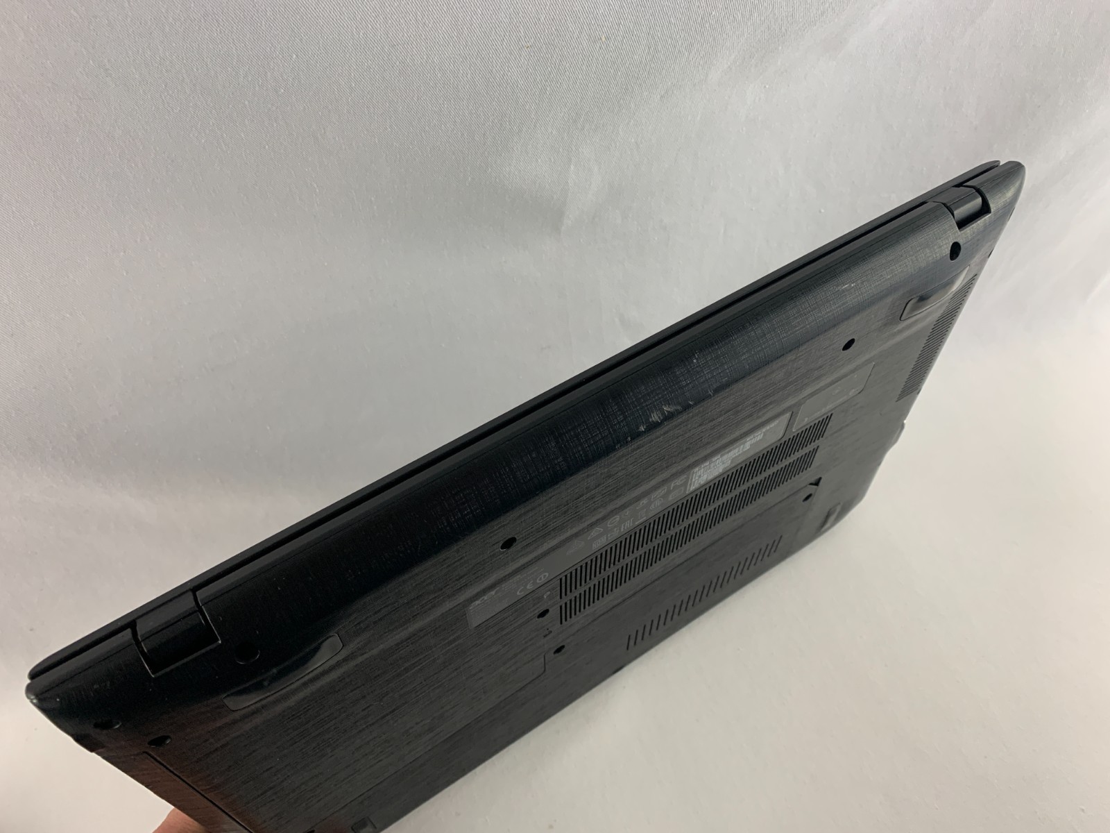 Acer Aspire E5-575 Laptop Intel Core i5-7200U 2.5GHz, 8GB RAM, 256GB SSD, W10H