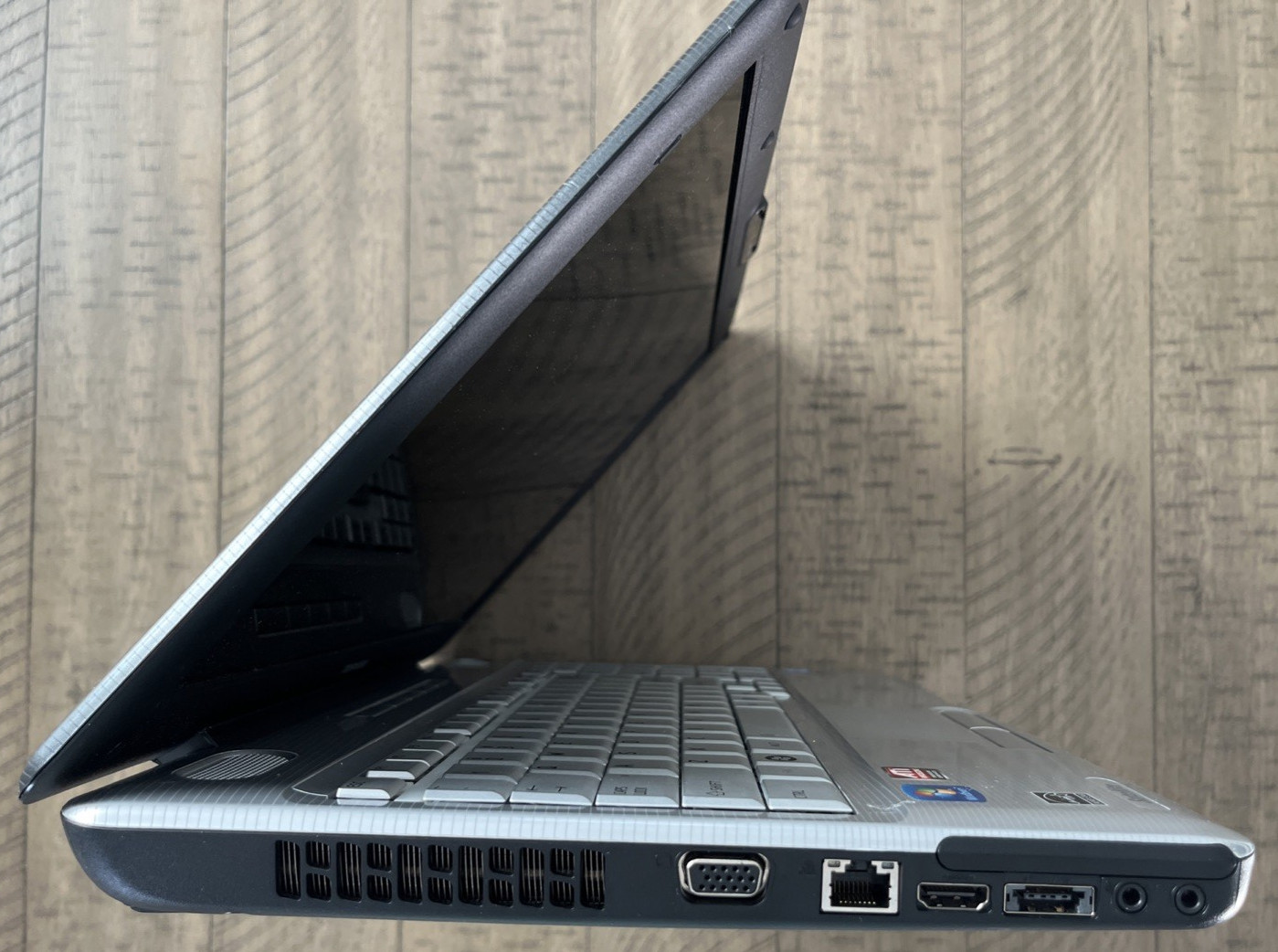 Toshiba Satellite L500 PSLU9U-01200G 15.6-Inch Laptop i5